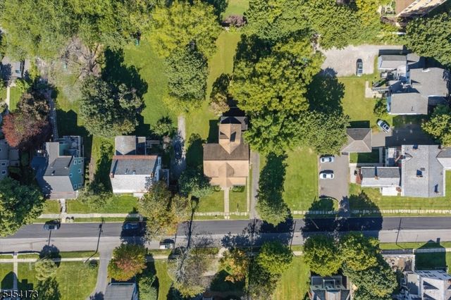 9 Linwood Ave, Newton Town, NJ 07860