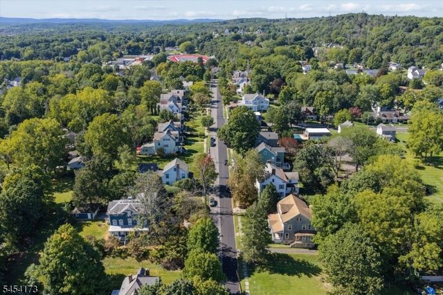 9 Linwood Ave, Newton Town, NJ 07860