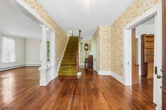 9 Linwood Ave, Newton Town, NJ 07860