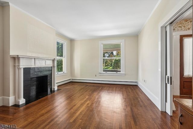 9 Linwood Ave, Newton Town, NJ 07860