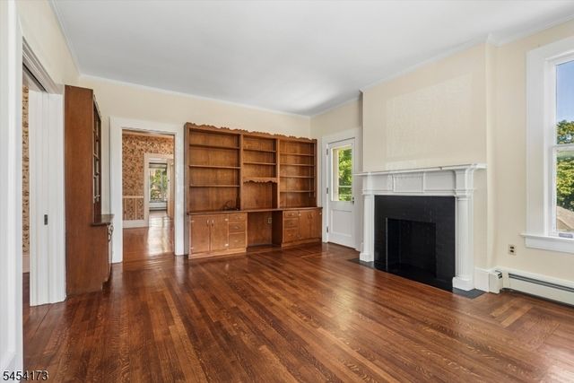 9 Linwood Ave, Newton Town, NJ 07860