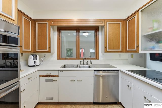 2709 S 100th Street, Omaha, NE 68124