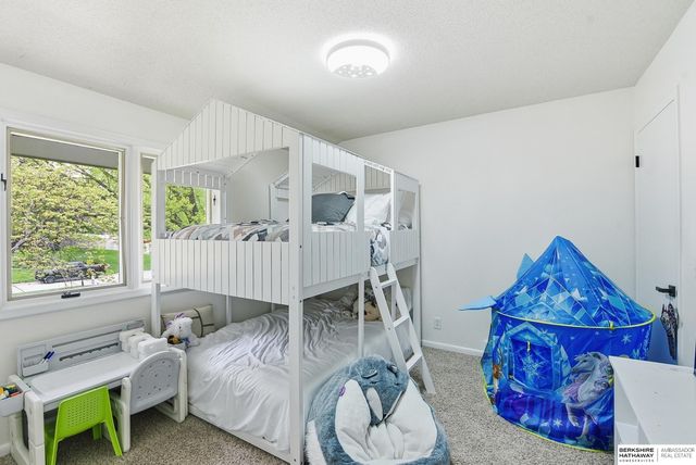 2709 S 100th Street, Omaha, NE 68124