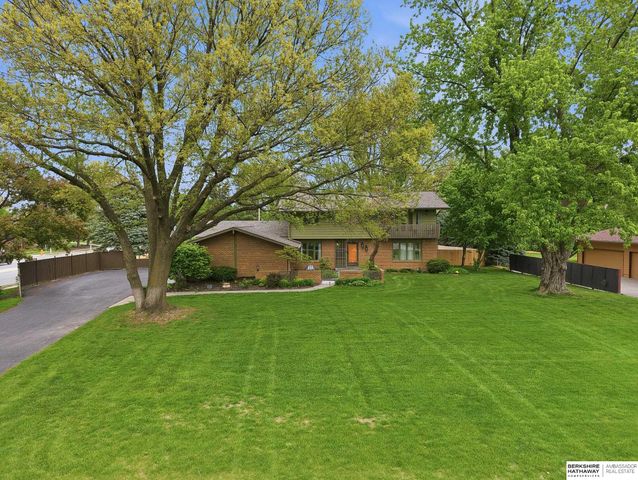 2709 S 100th Street, Omaha, NE 68124