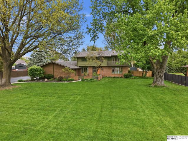 2709 S 100th Street, Omaha, NE 68124
