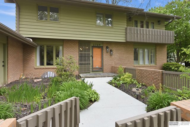 2709 S 100th Street, Omaha, NE 68124