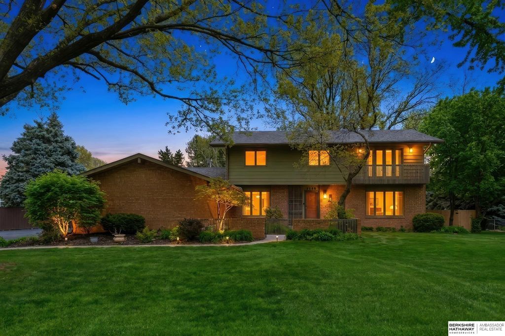 2709 S 100th Street, Omaha, NE 68124