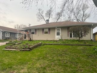 12 Evergreen Lane, Carpentersville, IL 60110