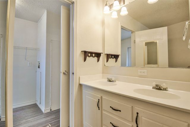 5420 Water View Drive, Granbury, TX 76048
