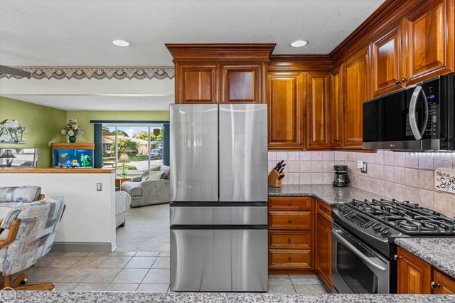 11908 Tahiti Drive, Sterling Heights, MI 48312