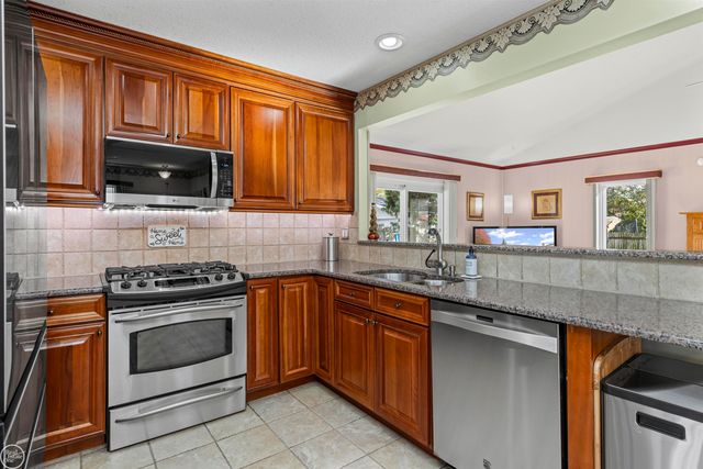 11908 Tahiti Drive, Sterling Heights, MI 48312