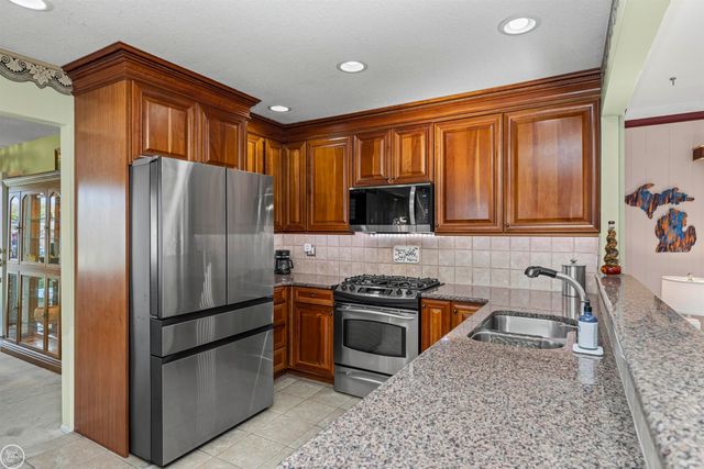 11908 Tahiti Drive, Sterling Heights, MI 48312