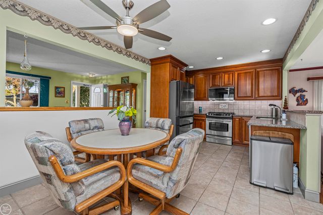 11908 Tahiti Drive, Sterling Heights, MI 48312