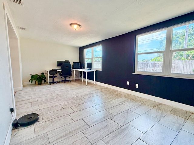 3300 58TH STREET N, St Petersburg, FL 33710