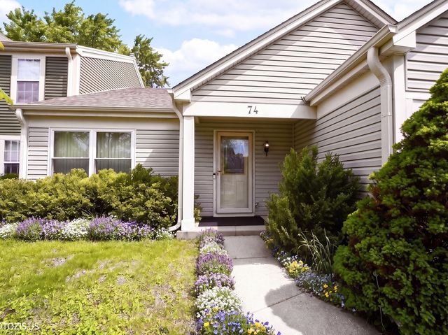74 Bedford Road, Mundelein, IL 60060