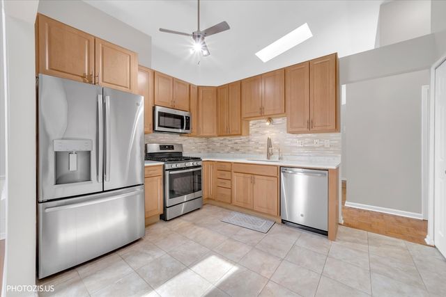 74 Bedford Road, Mundelein, IL 60060