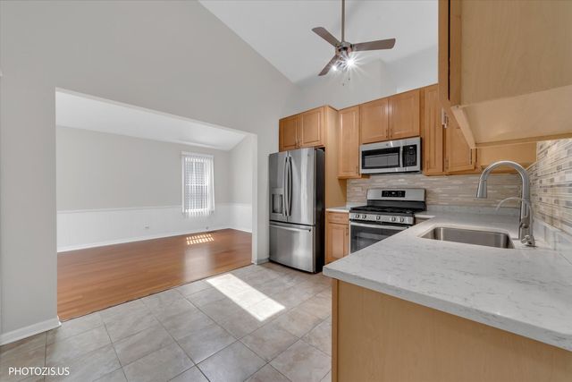 74 Bedford Road, Mundelein, IL 60060