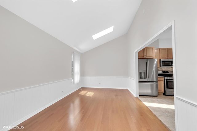 74 Bedford Road, Mundelein, IL 60060