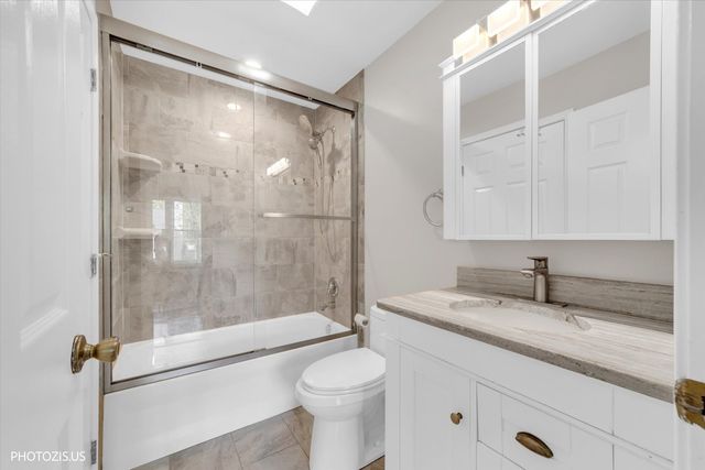 74 Bedford Road, Mundelein, IL 60060