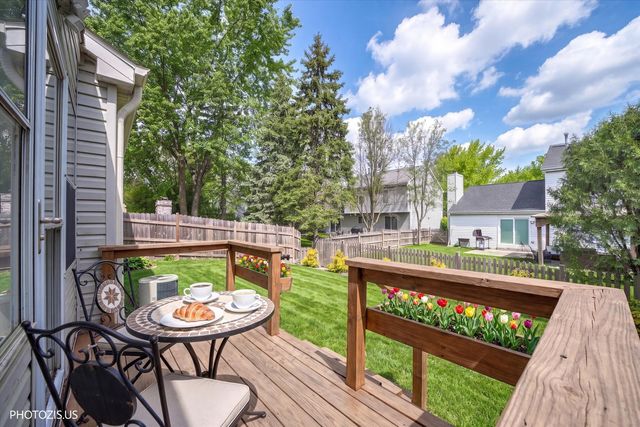 74 Bedford Road, Mundelein, IL 60060
