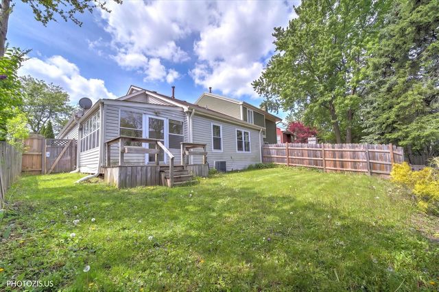 74 Bedford Road, Mundelein, IL 60060