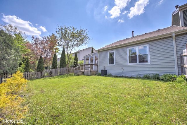 74 Bedford Road, Mundelein, IL 60060