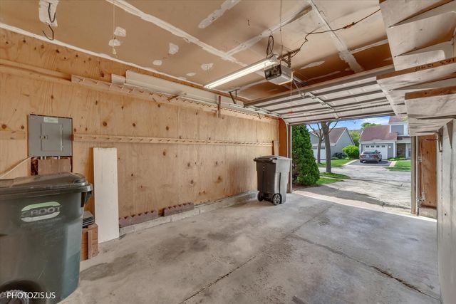 74 Bedford Road, Mundelein, IL 60060