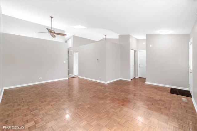 74 Bedford Road, Mundelein, IL 60060