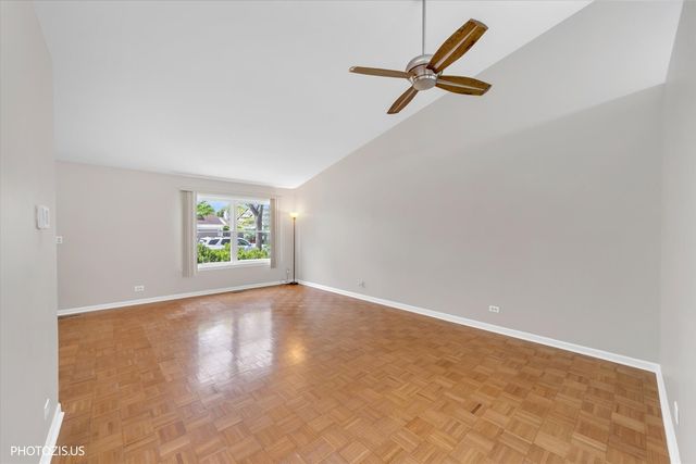 74 Bedford Road, Mundelein, IL 60060
