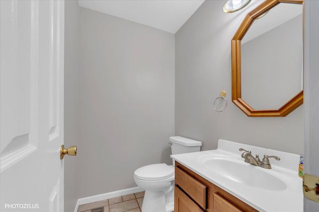 74 Bedford Road, Mundelein, IL 60060