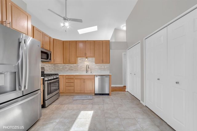 74 Bedford Road, Mundelein, IL 60060