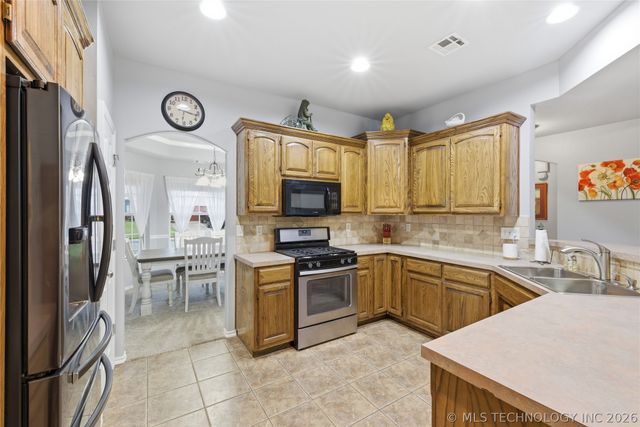 11248 S 274th East Avenue, Coweta, OK 74429