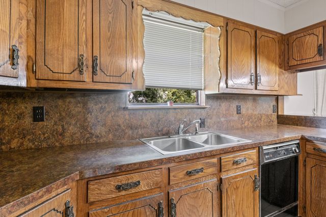 708 Leak St, Talco, TX 75487