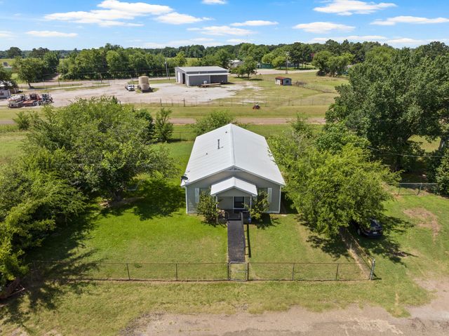 708 Leak St, Talco, TX 75487