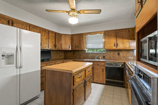 708 Leak St, Talco, TX 75487