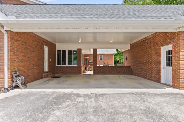 535 Castle Drive, Trenton, GA 30752