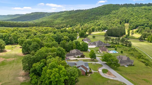 535 Castle Drive, Trenton, GA 30752