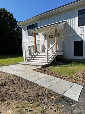 55 Schoolhouse Lane, Hopewell Junction, NY 12533
