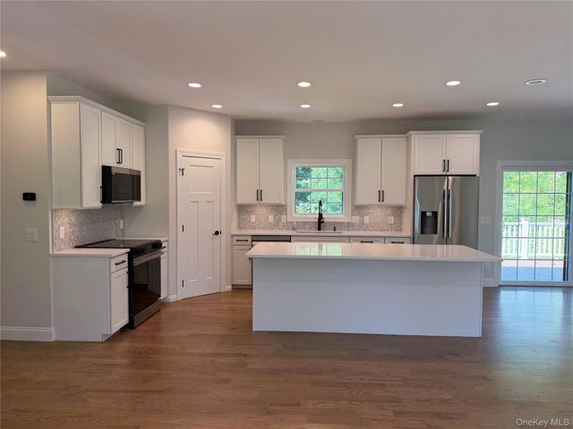 55 Schoolhouse Lane, Hopewell Junction, NY 12533