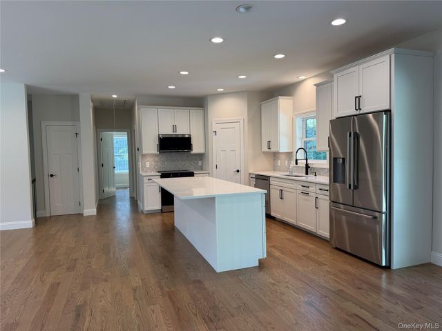 55 Schoolhouse Lane, Hopewell Junction, NY 12533