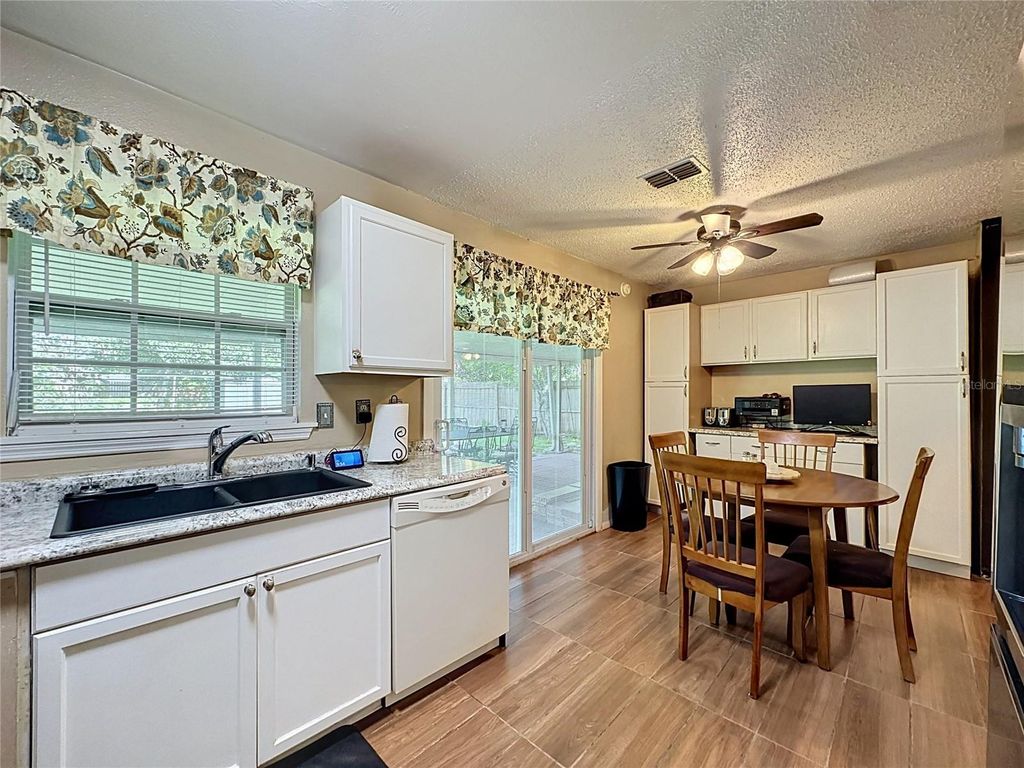 Image 11 of property listing at 1520 OVERDALE STREET, Orlando, FL 32825