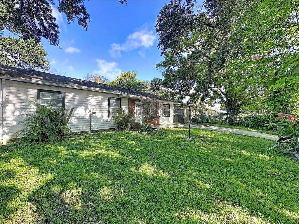 Image 3 of property listing at 1520 OVERDALE STREET, Orlando, FL 32825