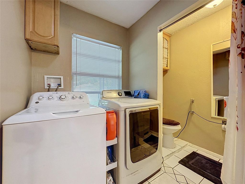 Image 8 of property listing at 1520 OVERDALE STREET, Orlando, FL 32825