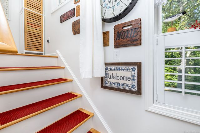 12 Littlefield Drive, Old Lyme, CT 06371