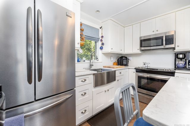 12 Littlefield Drive, Old Lyme, CT 06371