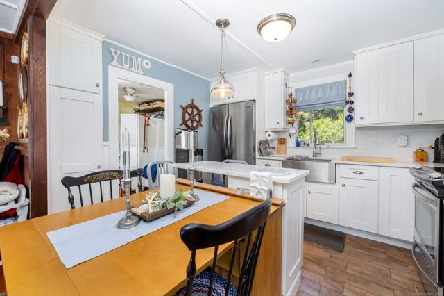 12 Littlefield Drive, Old Lyme, CT 06371