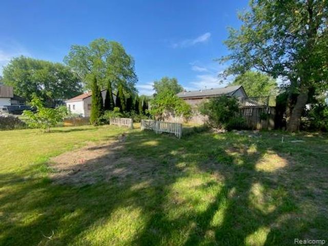 1131 Kettering Street, Burton, MI 48509