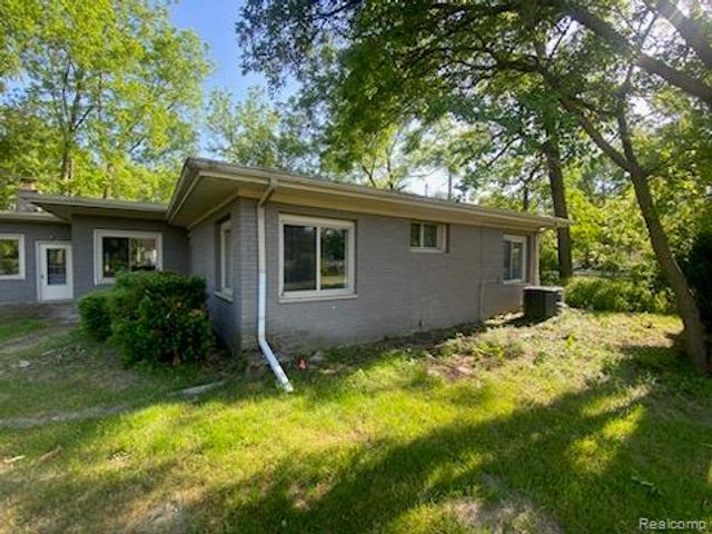 1131 Kettering Street, Burton, MI 48509