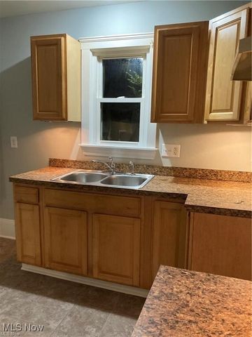 3704 Dawning Avenue, Cleveland, OH 44109