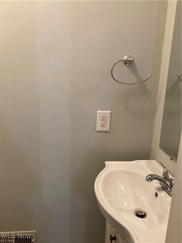 3704 Dawning Avenue, Cleveland, OH 44109